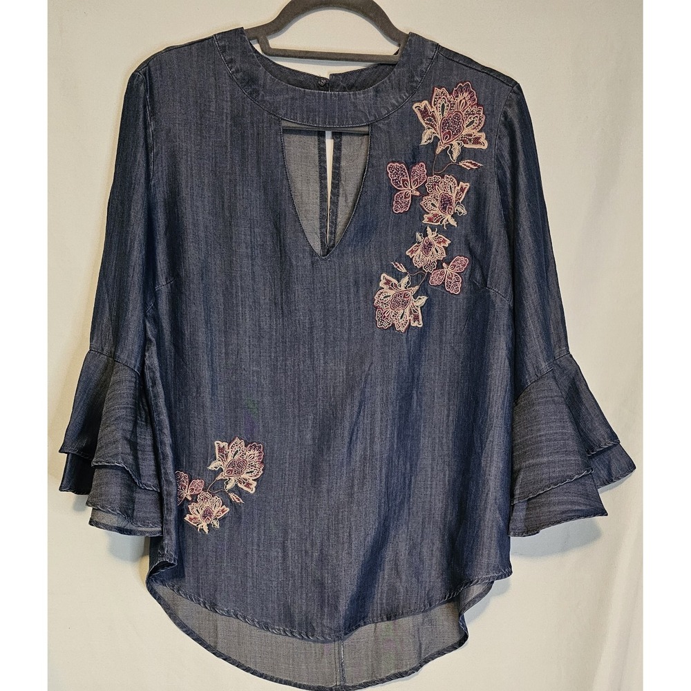 NWT Billy T embroidered Top